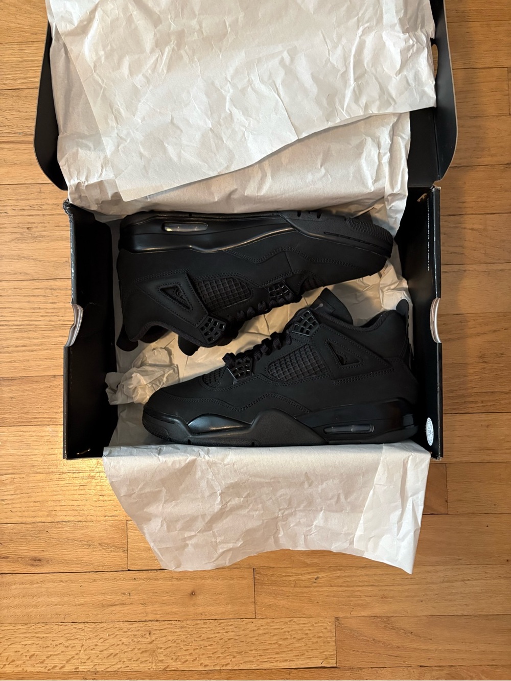 Authentic Jordan 4 black cat 2025 size 9.5